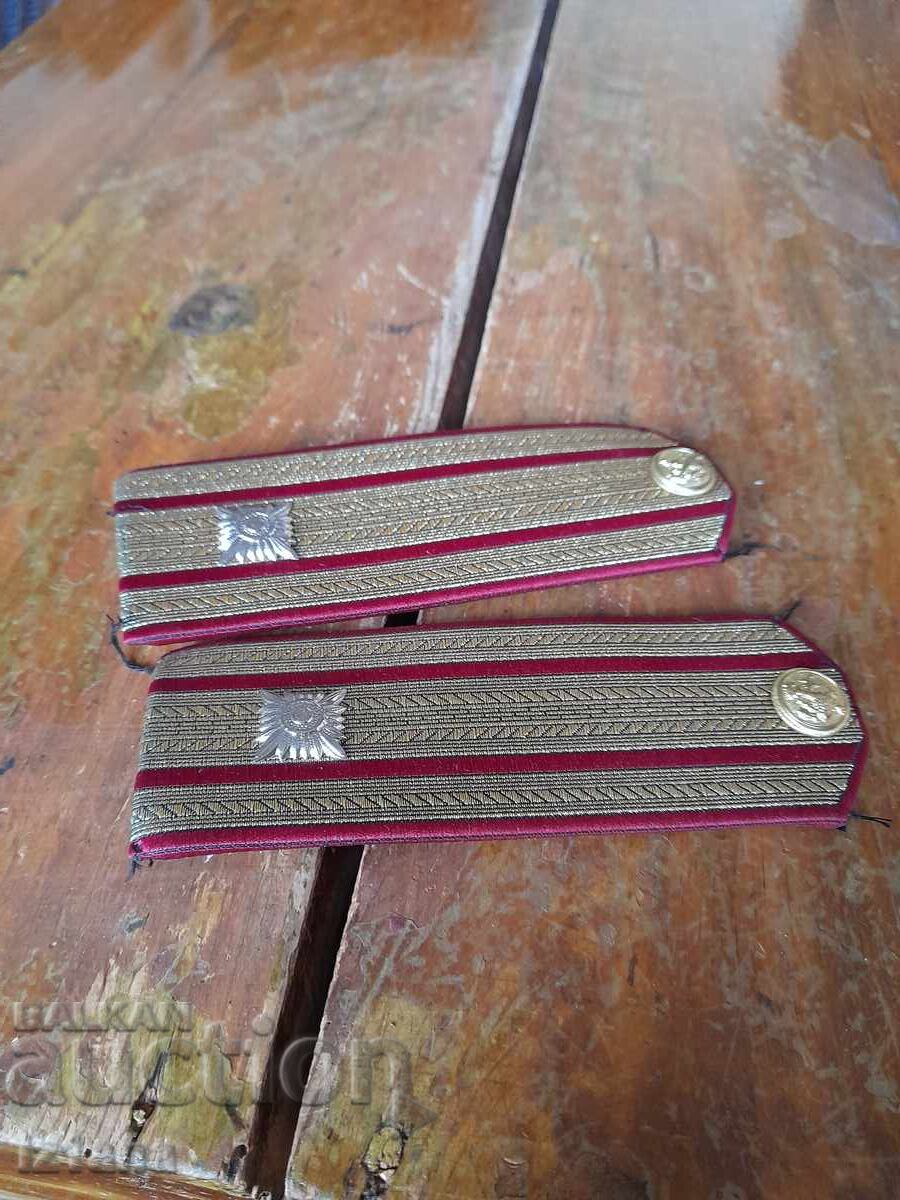 Epoleți vechi Maior cu preț € 22.00 | 43.03 BGN