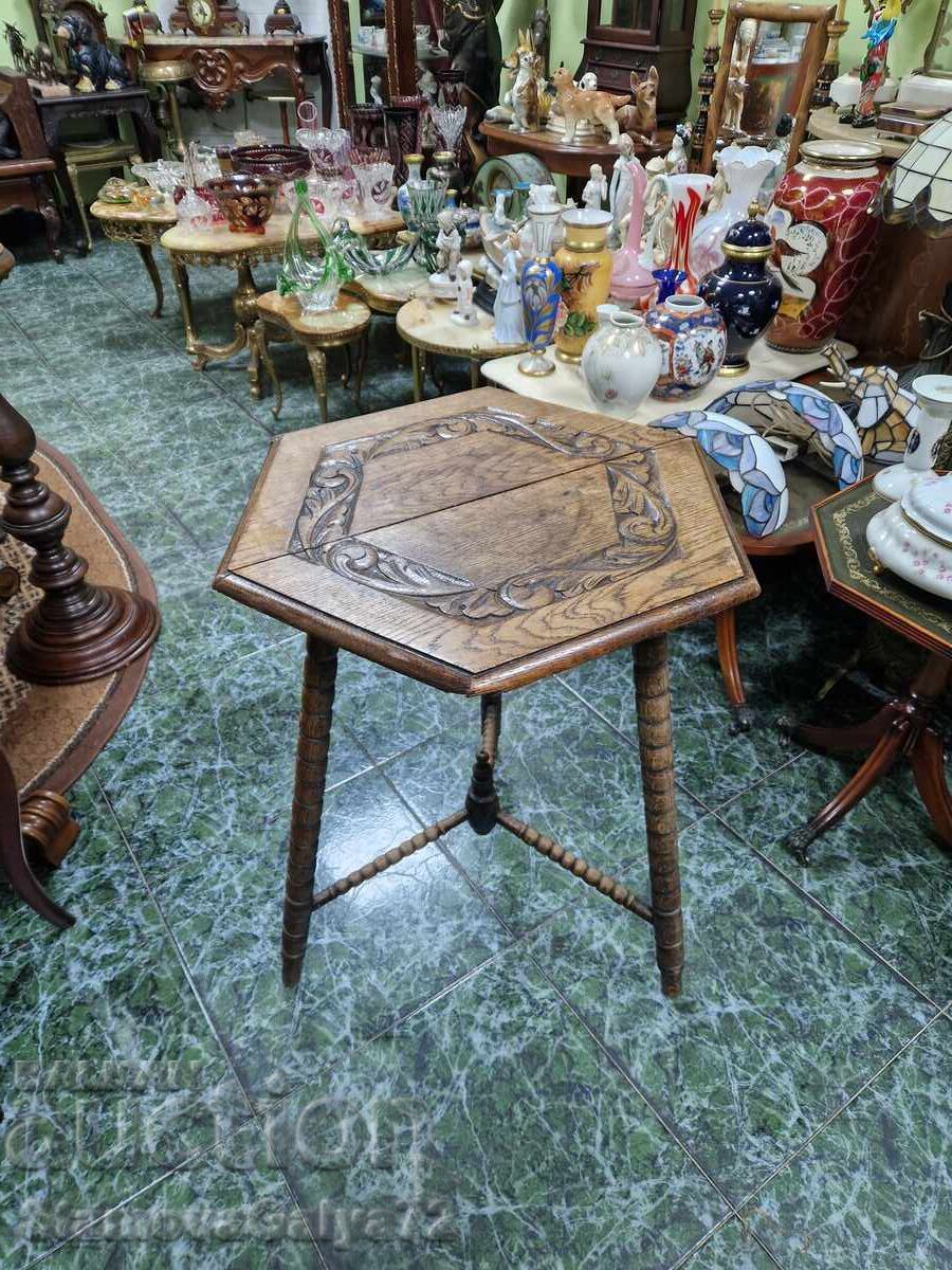 Măsuță olandeză antică din lemn, sculptată, superbă cu preț € 133.00 | 260.13 BGN