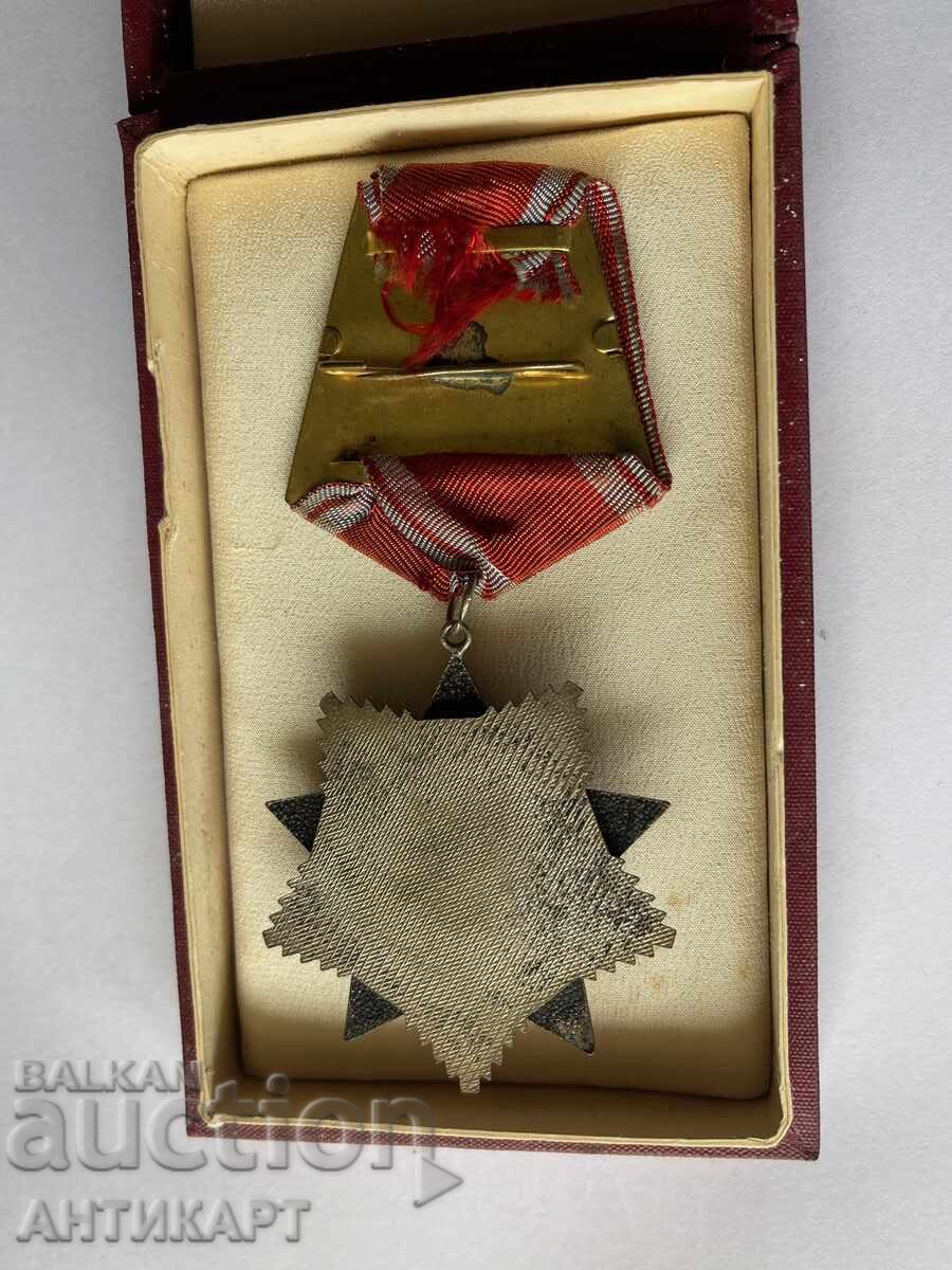 Licitație #1 Ordin pentru Libertatea Poporului cu cutie