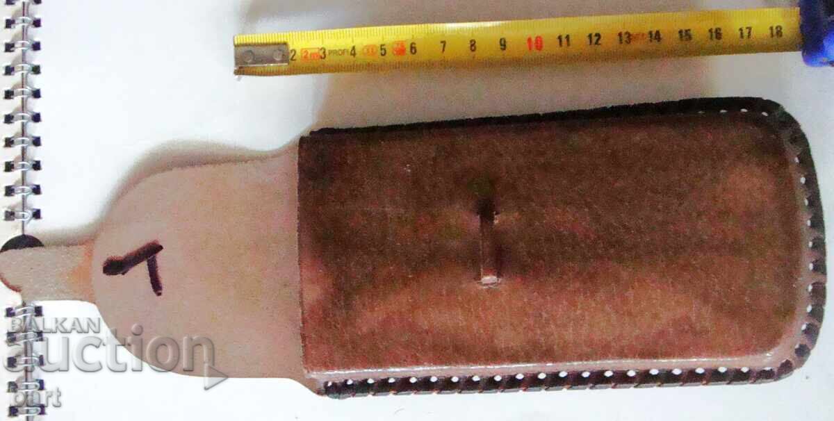 Husă de ochelari din piele lucrată manual, din anii '70 cu preț € 15.00 | 29.34 BGN