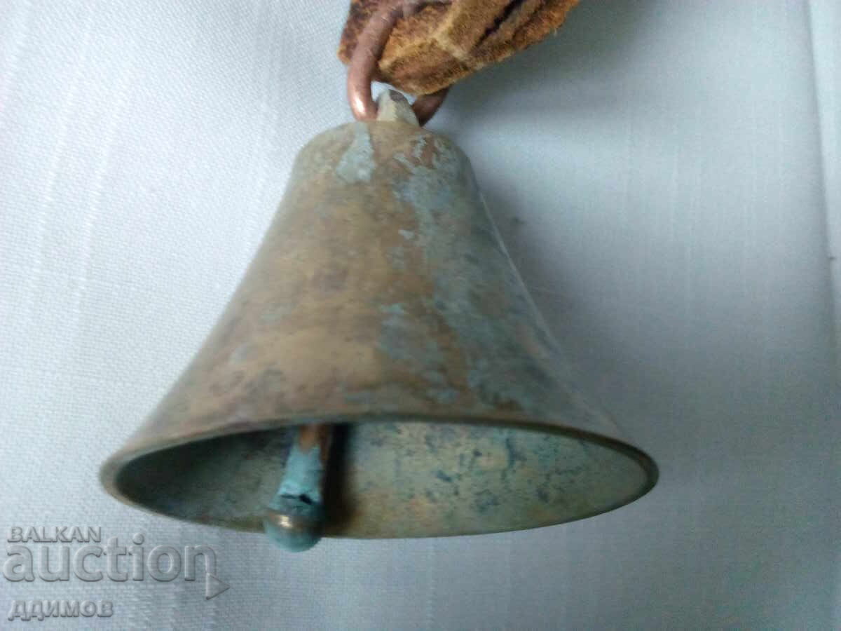 Vechi ceaun de bronz cu cercuri - 5