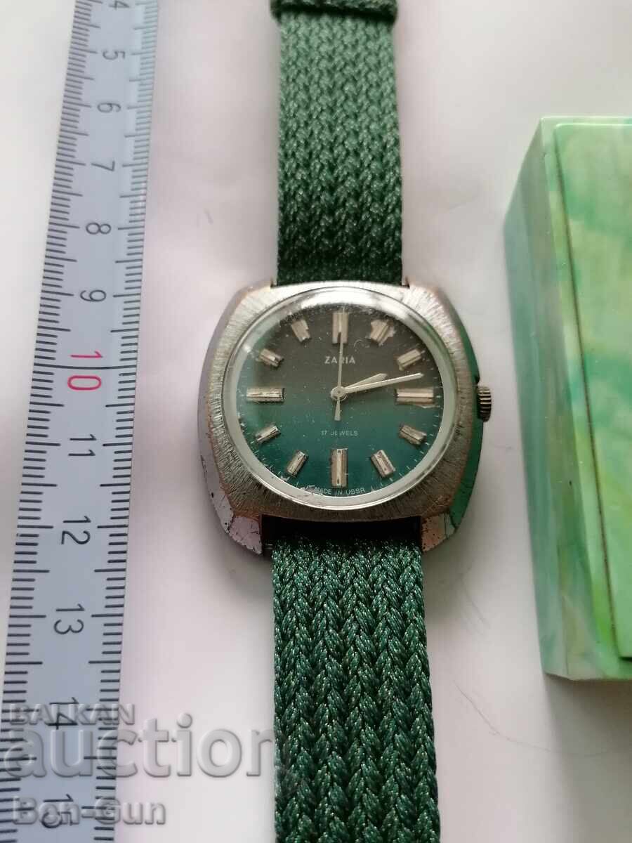 Ceas mecanic, sovietic, de mână "Zaria" cu preț € 35.00 | 68.45 BGN