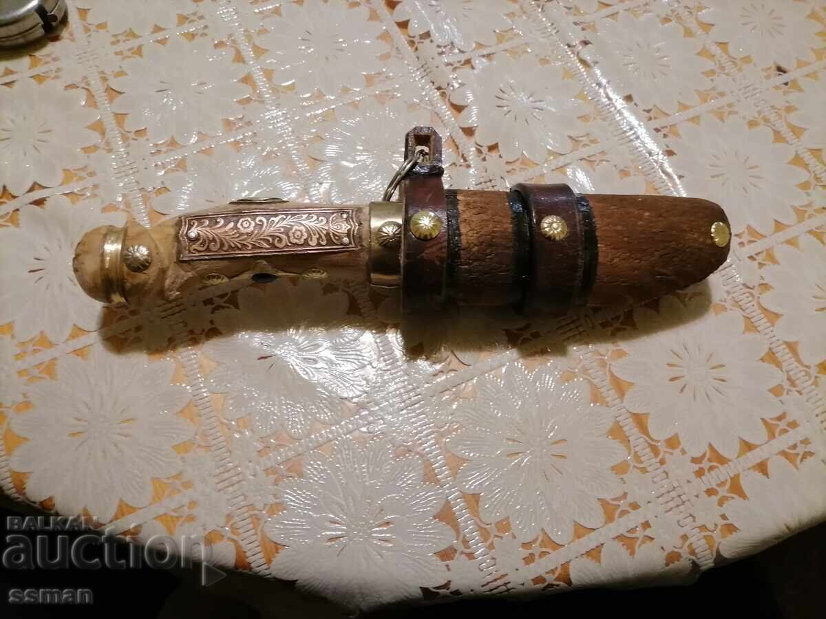 Cuțit de vânătoare vechi, unicat, spinel, turmalină cu preț € 120.00 | 234.70 BGN