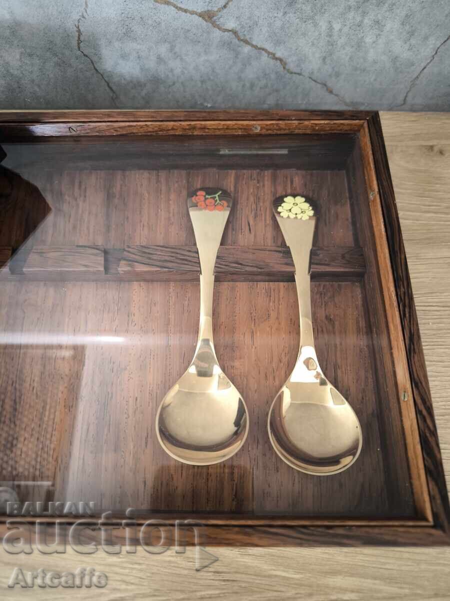 Lingurițe de argint de colecție Georg Jensen și cutie cu preț € 350.00 | 684.54 BGN Lingurițe de argint de colecție Georg Jensen și cutie cu preț € 350.00 | 684.54 BGN