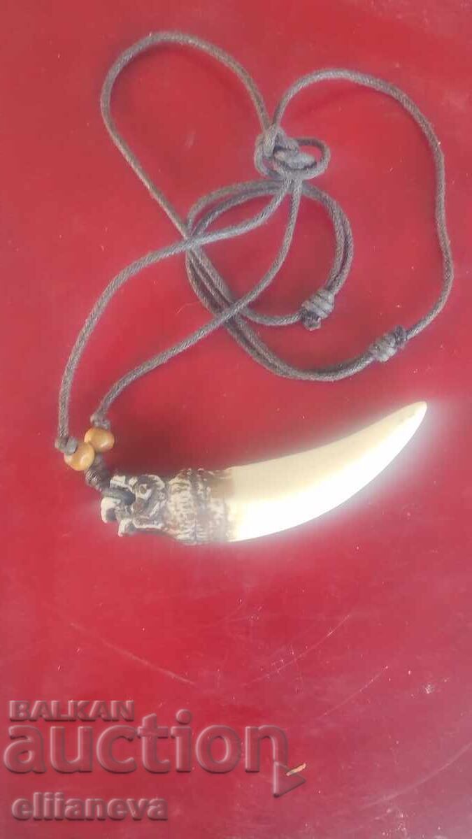 Licitație Colier din dinte de dragon
