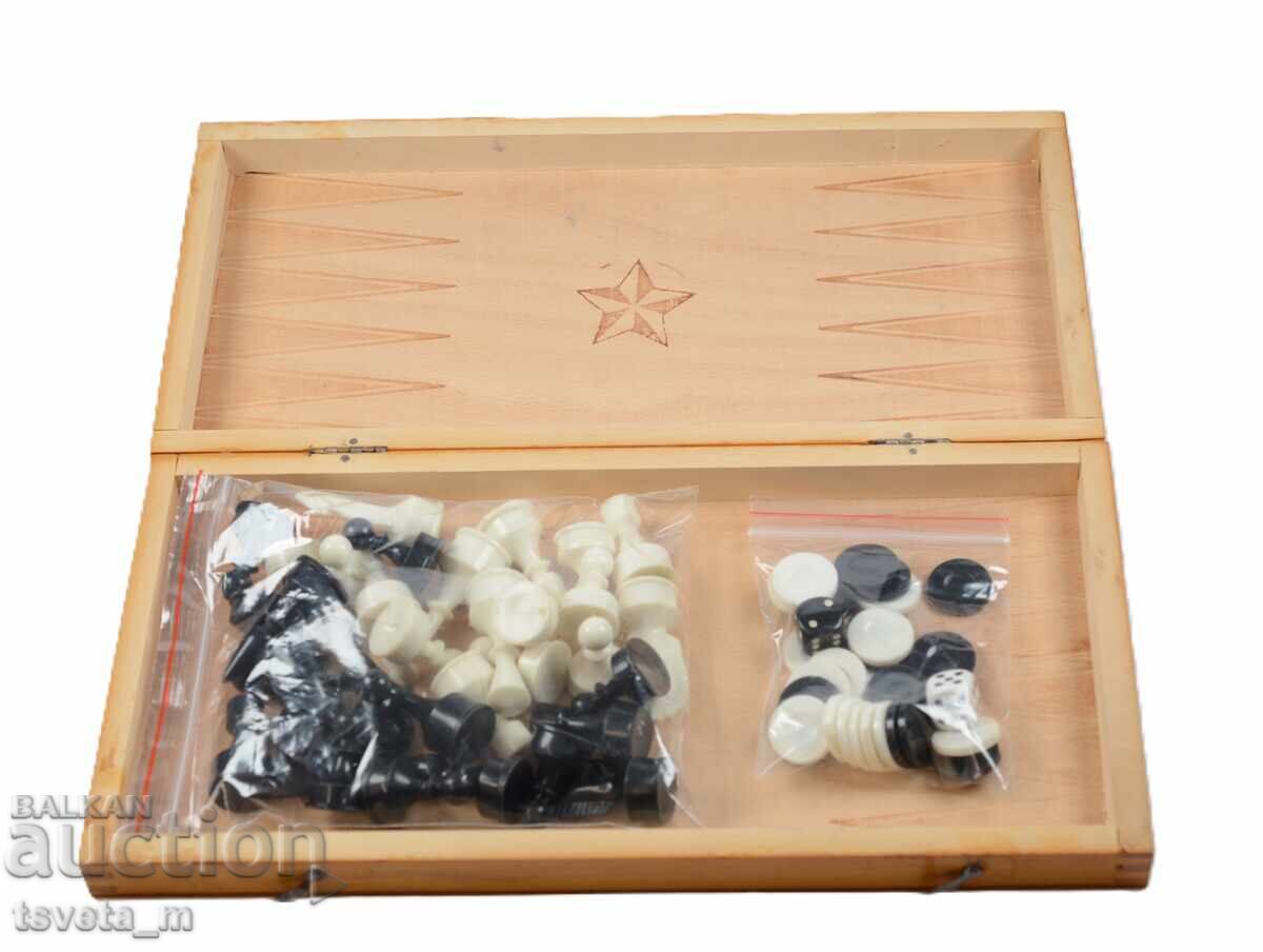 Delivery of Chess and backgammon, Wood - 34.5 x 34.5cm