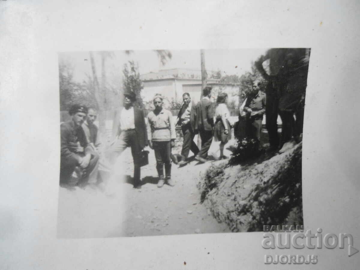 Fotografie veche, 1937, Ruse, cazarma, 3 ani de serviciu Fotografie veche, 1937, Ruse, cazarma, 3 ani de serviciu