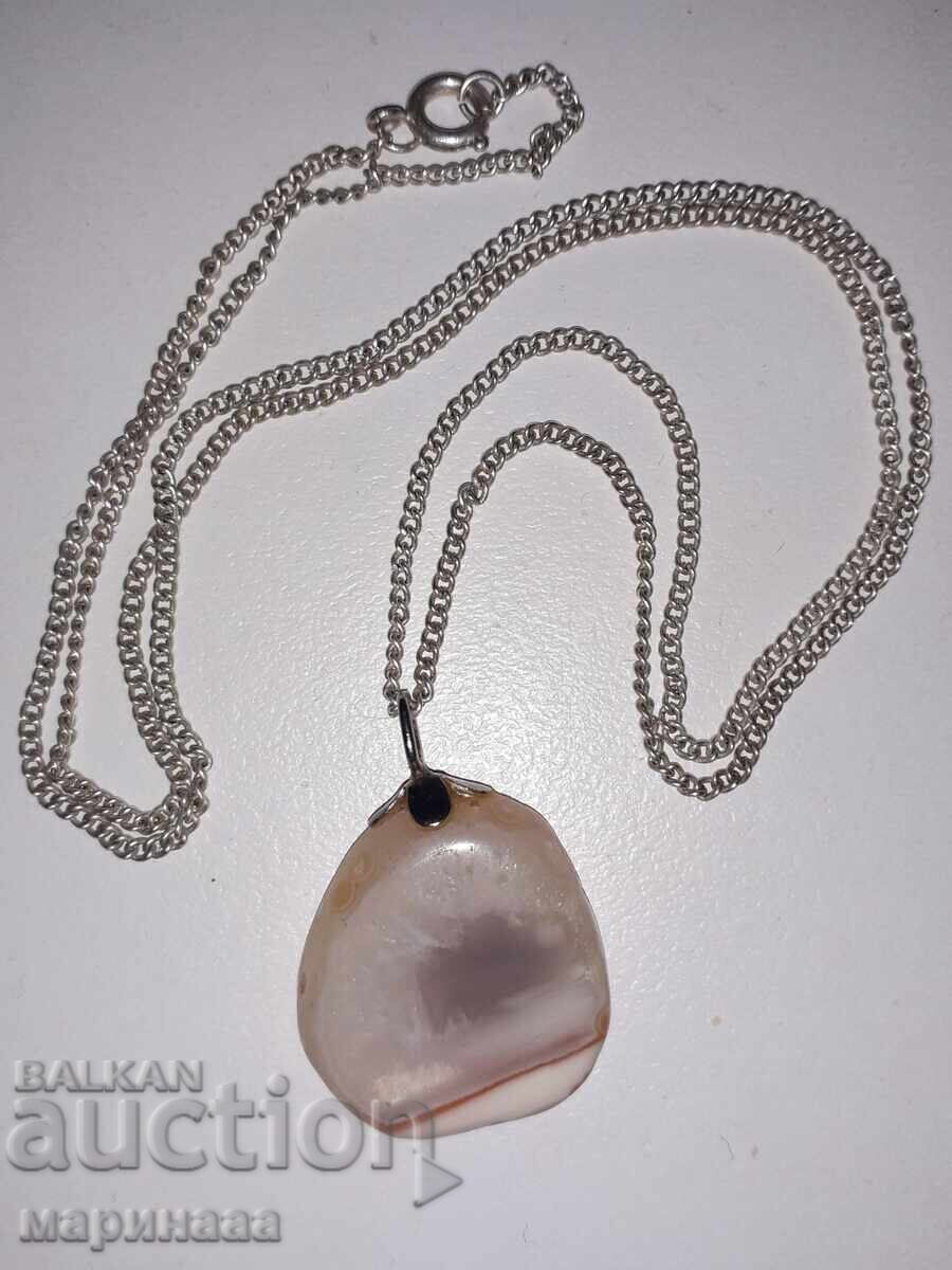 Δημοπρασία Κολιέ με μενταγιόν. Φυσικό πέτρωμα