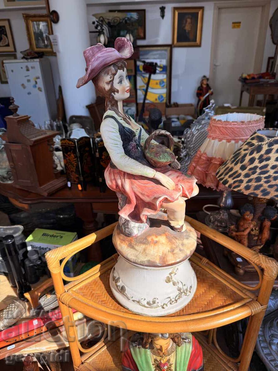 Licitație Figurină mare de porțelan - "fată cu coș". №7850