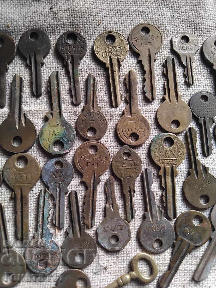 Доставка на Лот стари бронзови ключове Доставка на Лот стари бронзови ключове