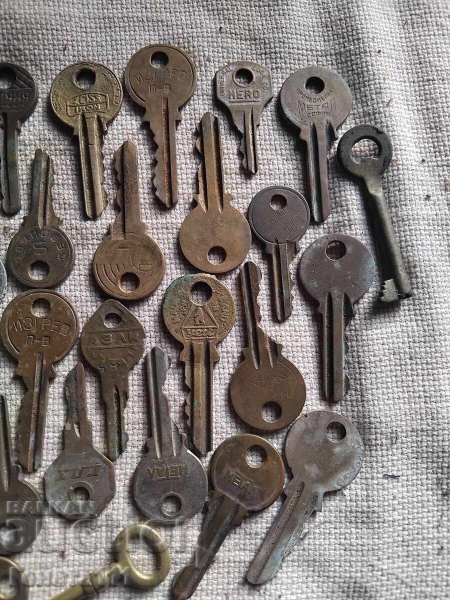 Лот стари бронзови ключове - 5 Лот стари бронзови ключове - 5