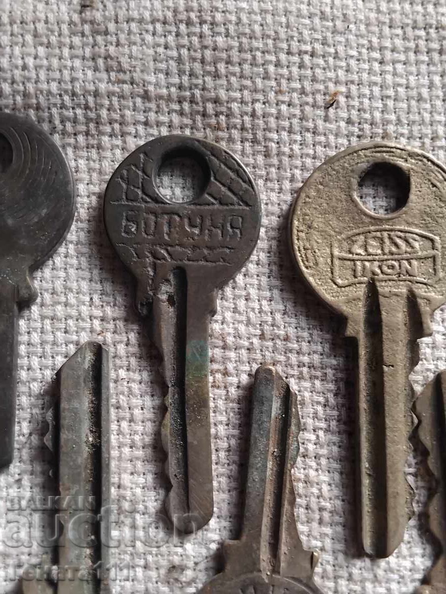 Лот стари бронзови ключове - 7 Лот стари бронзови ключове - 7