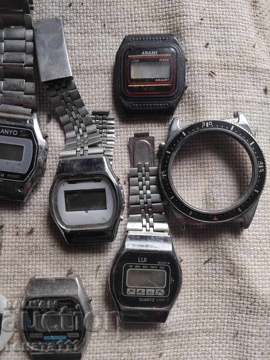 Лот часовници за части с цена € 10.00 | 19.56 лв. Лот часовници за части с цена € 10.00 | 19.56 лв.