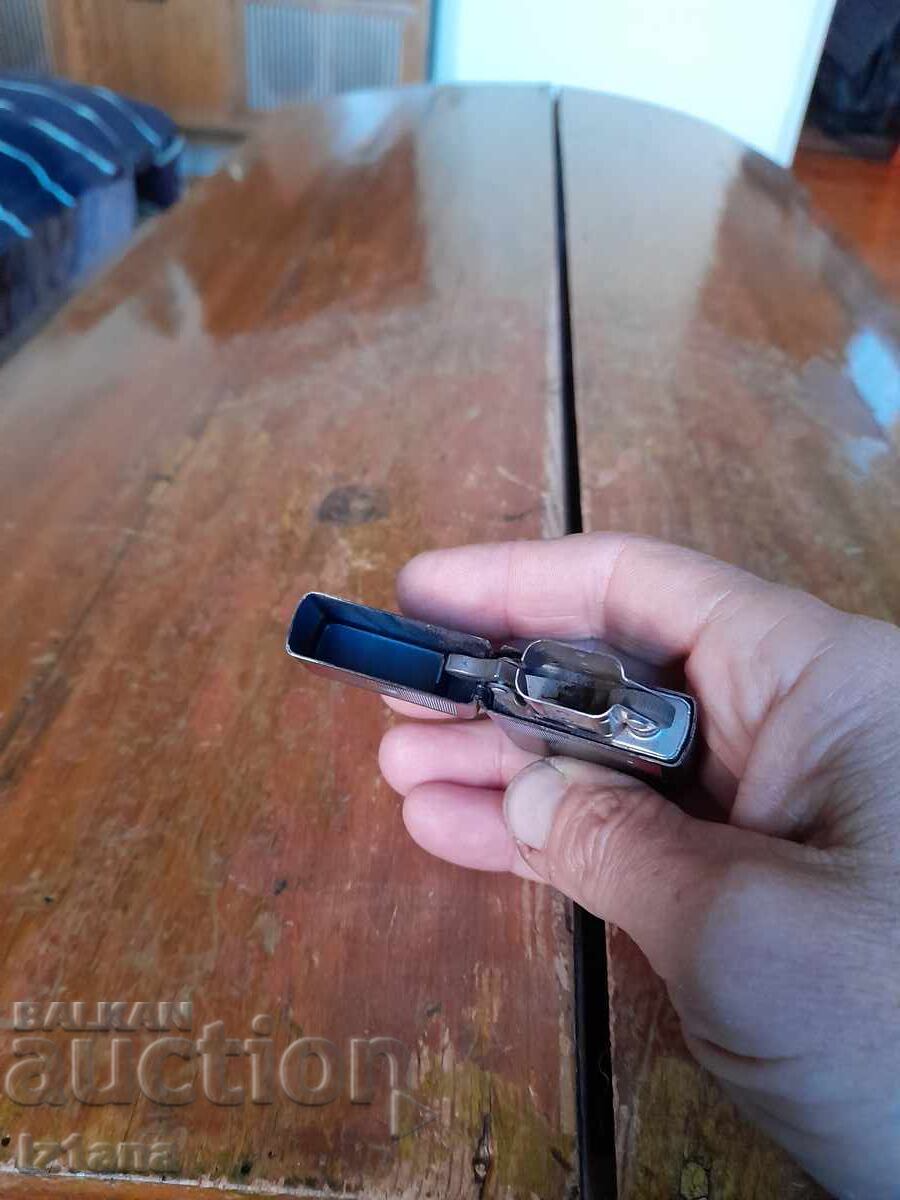 Delivery of Old Marlboro Zorr lighter