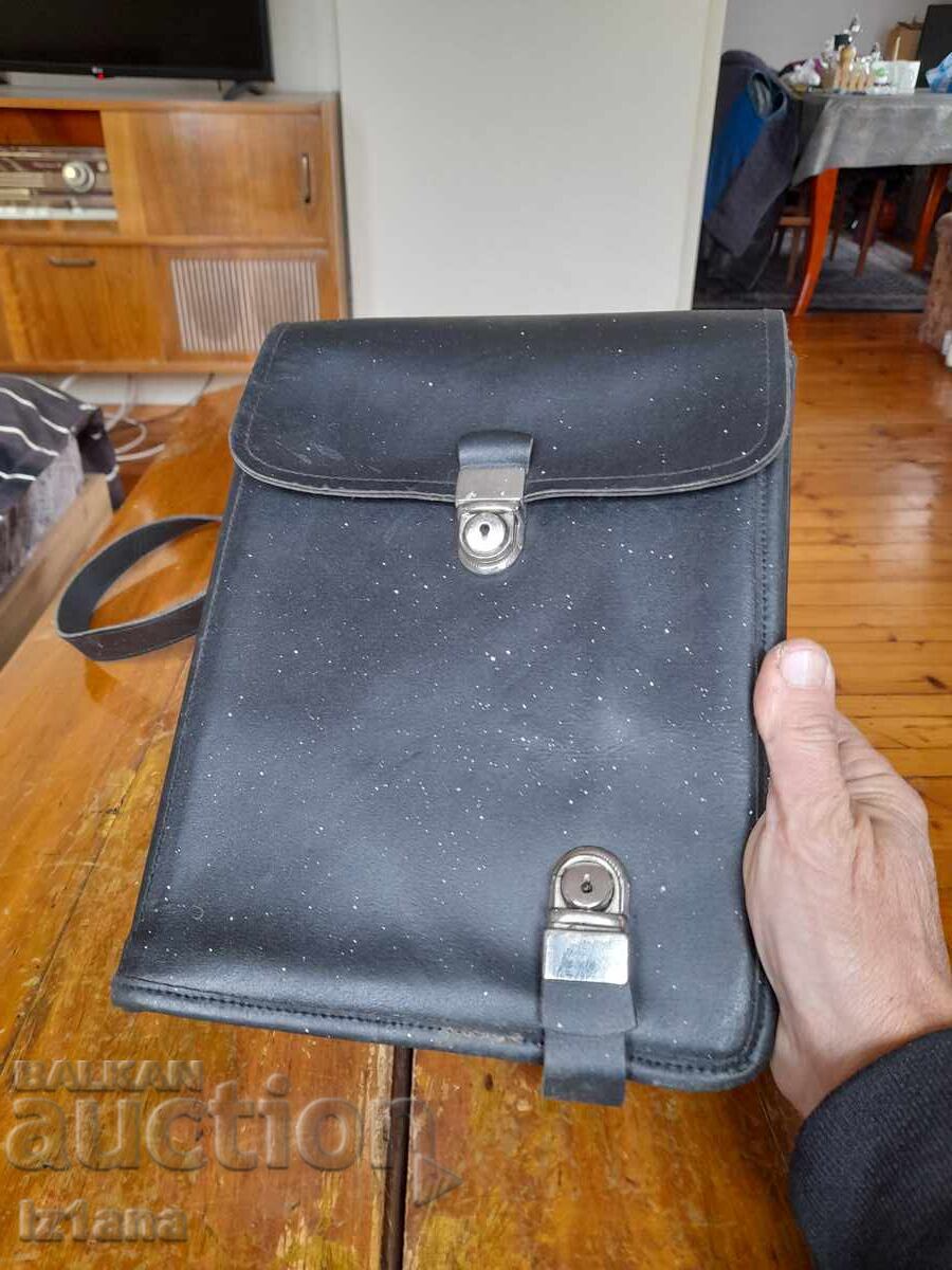 Geanta bătrânului comandant, a ofițerului