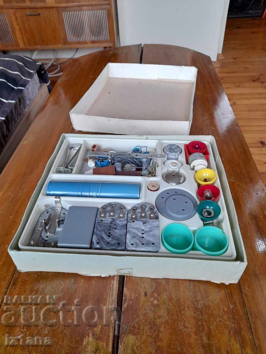 Стар електро конструктор с цена € 75.00 | 146.69 лв. Стар електро конструктор с цена € 75.00 | 146.69 лв.