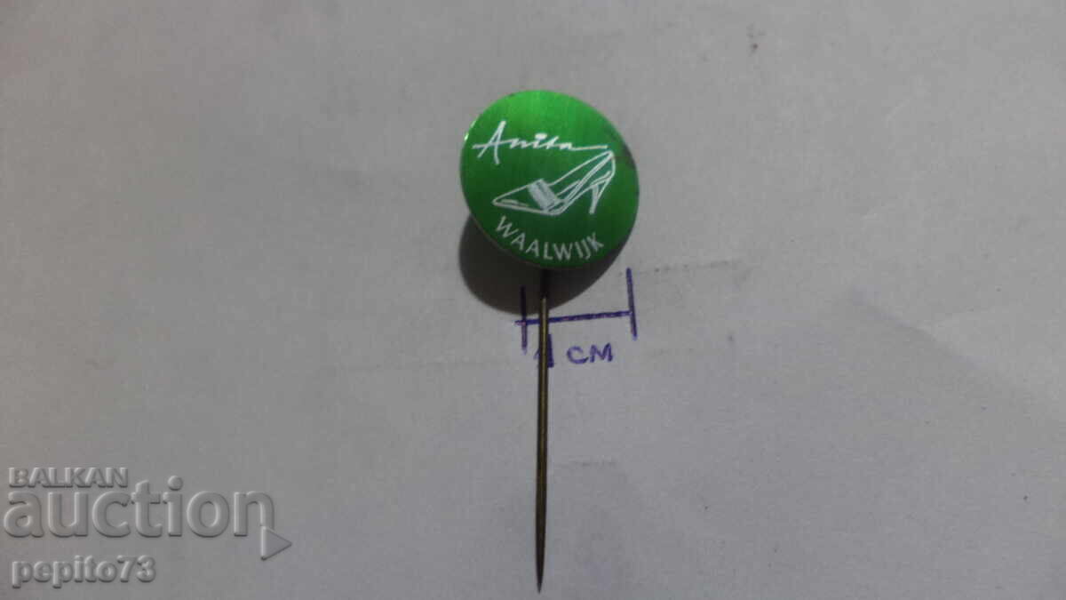 Licitație Emblemă publicitară, Anita Waalwijk, marcă de pantofi