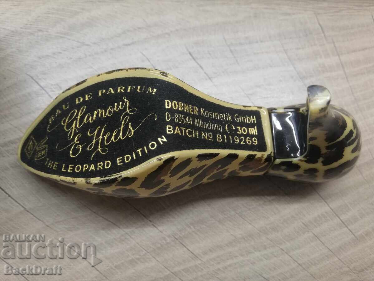 Auction Collection of 8 Original Women's Perfumes, Perfume Auction Collection of 8 Original Women's Perfumes, Perfume