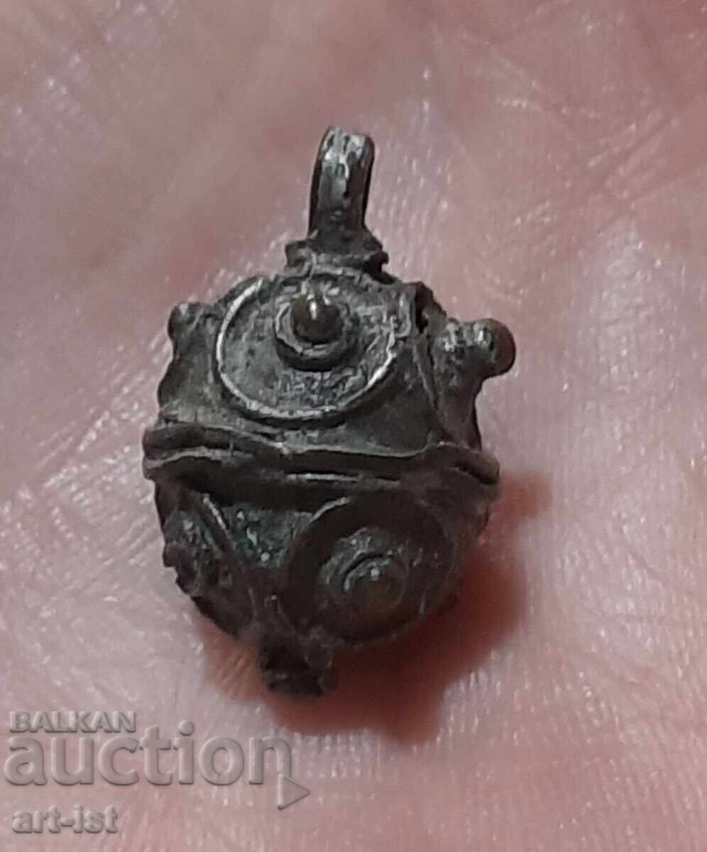 Licitație Vechi ornament renascentist din argint, nasture, cercel