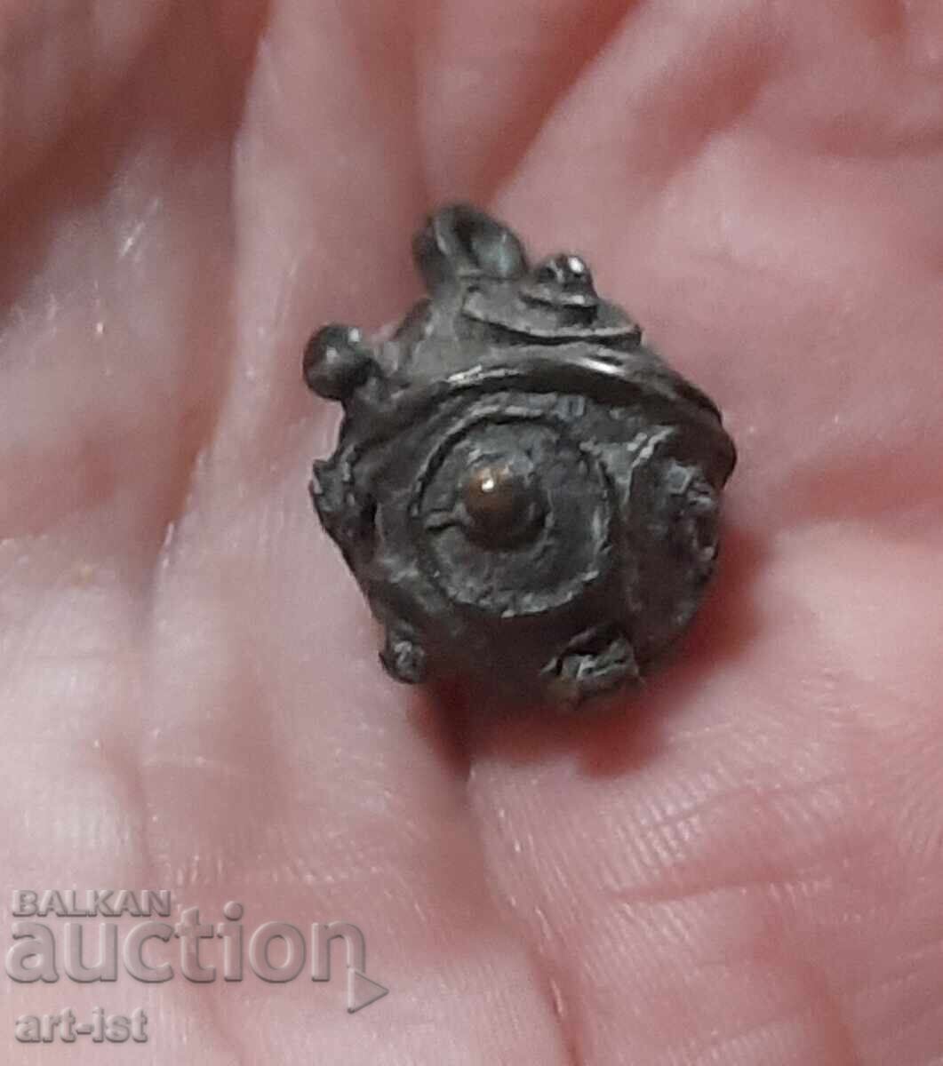 Livrarea Vechi ornament renascentist din argint, nasture, cercel