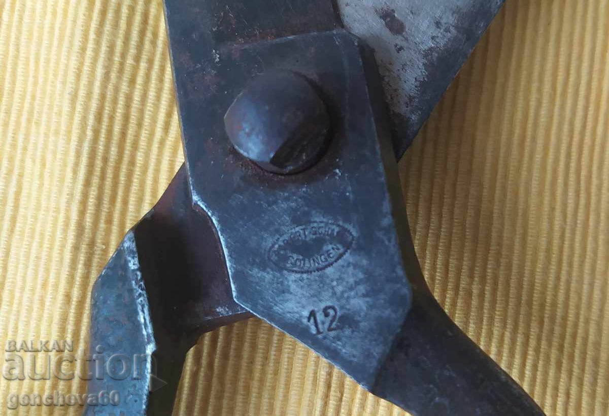 Delivery of Old large SOLINGEN scissors - ROBERT•SCHAAF