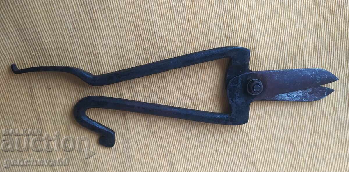 Old wrought iron shears for sheet metal with price € 30.00 | 58.68 BGN