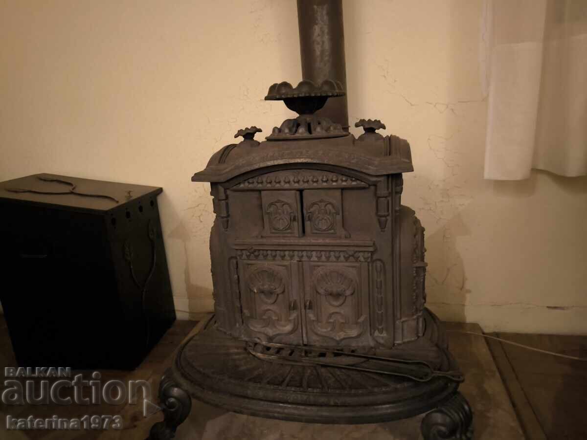 Антична дървена печка