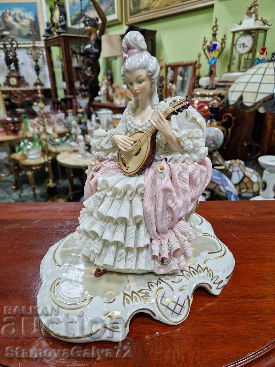 Уникална голяма антикварна немска порцеланова фигура Dresden