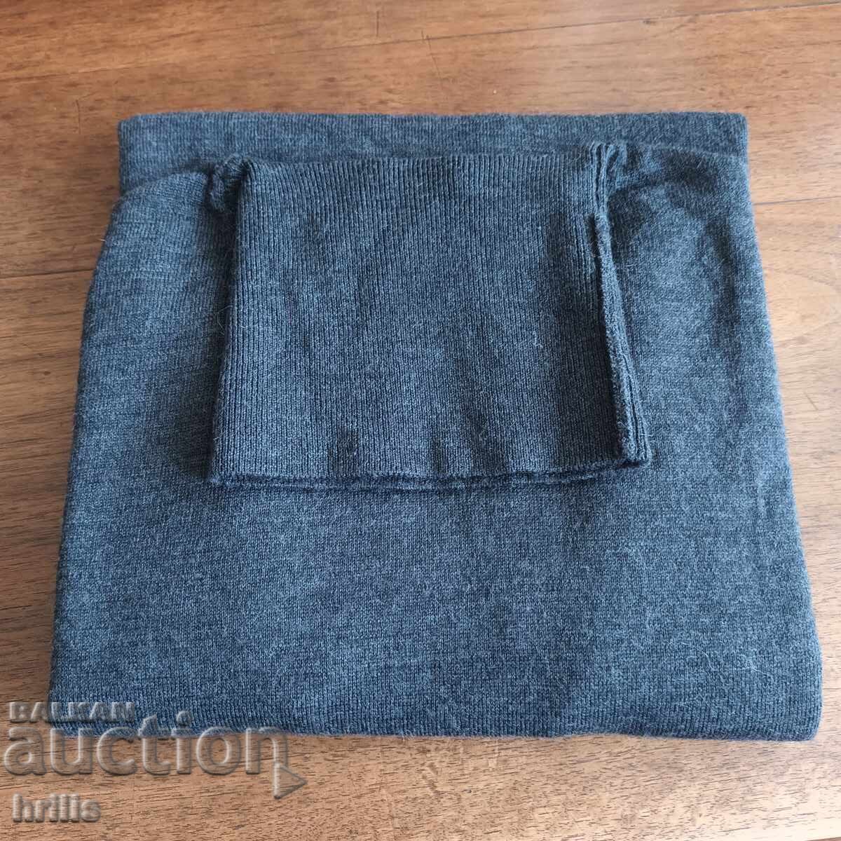 BLUZĂ POLO SUPERBĂ 100% LÂNĂ MERINO - GERMANIA cu preț € 6.30 | 12.32 BGN BLUZĂ POLO SUPERBĂ 100% LÂNĂ MERINO - GERMANIA cu preț € 6.30 | 12.32 BGN