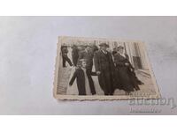 Fotografie Plovdiv Bărbat femeie și fetiță la plimbare 1938