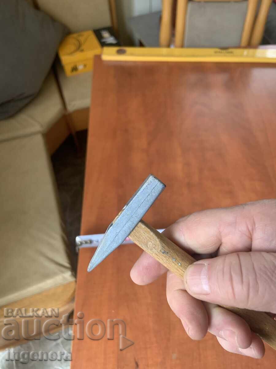 Livrarea CIOCAN CIOCĂNEL DE GEAMGIU NOU - 50 GRAME Livrarea CIOCAN CIOCĂNEL DE GEAMGIU NOU - 50 GRAME