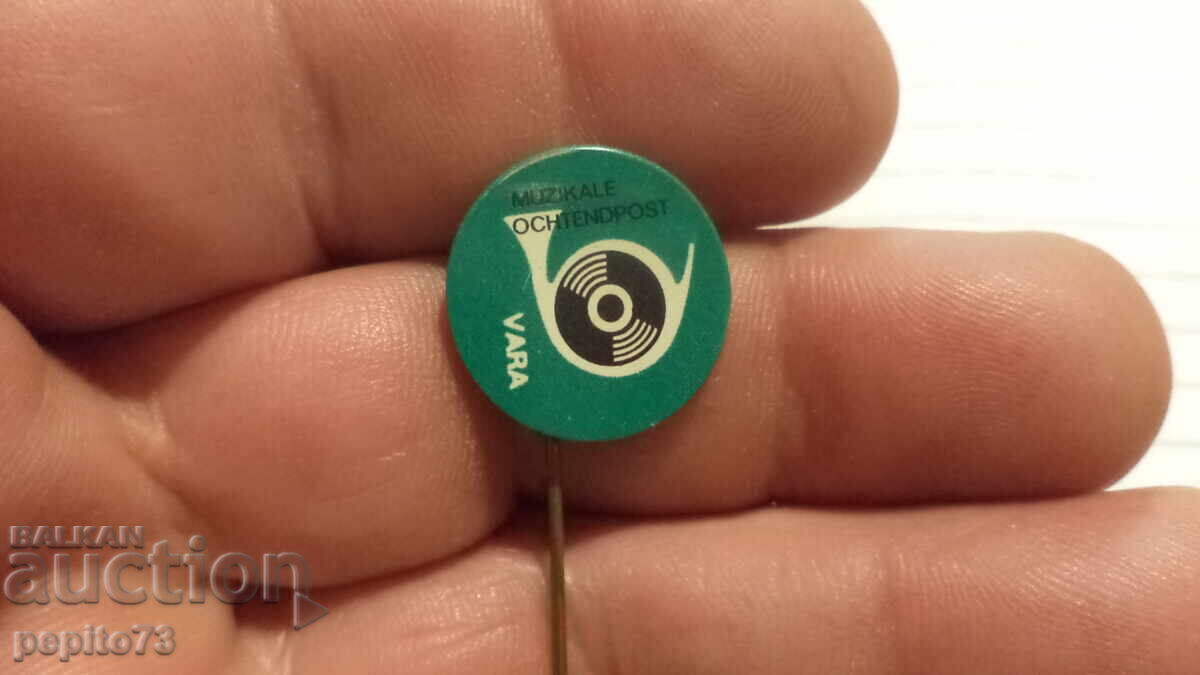 Insigna publicitară, Vară, companie de radio și televiziune