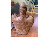 БУТИЛКА ШИШЕ ОТ МОНГОЛСКА ВОДКА КОЖА ЩАМПА ЗА КОЛЕКЦИОНЕРИ