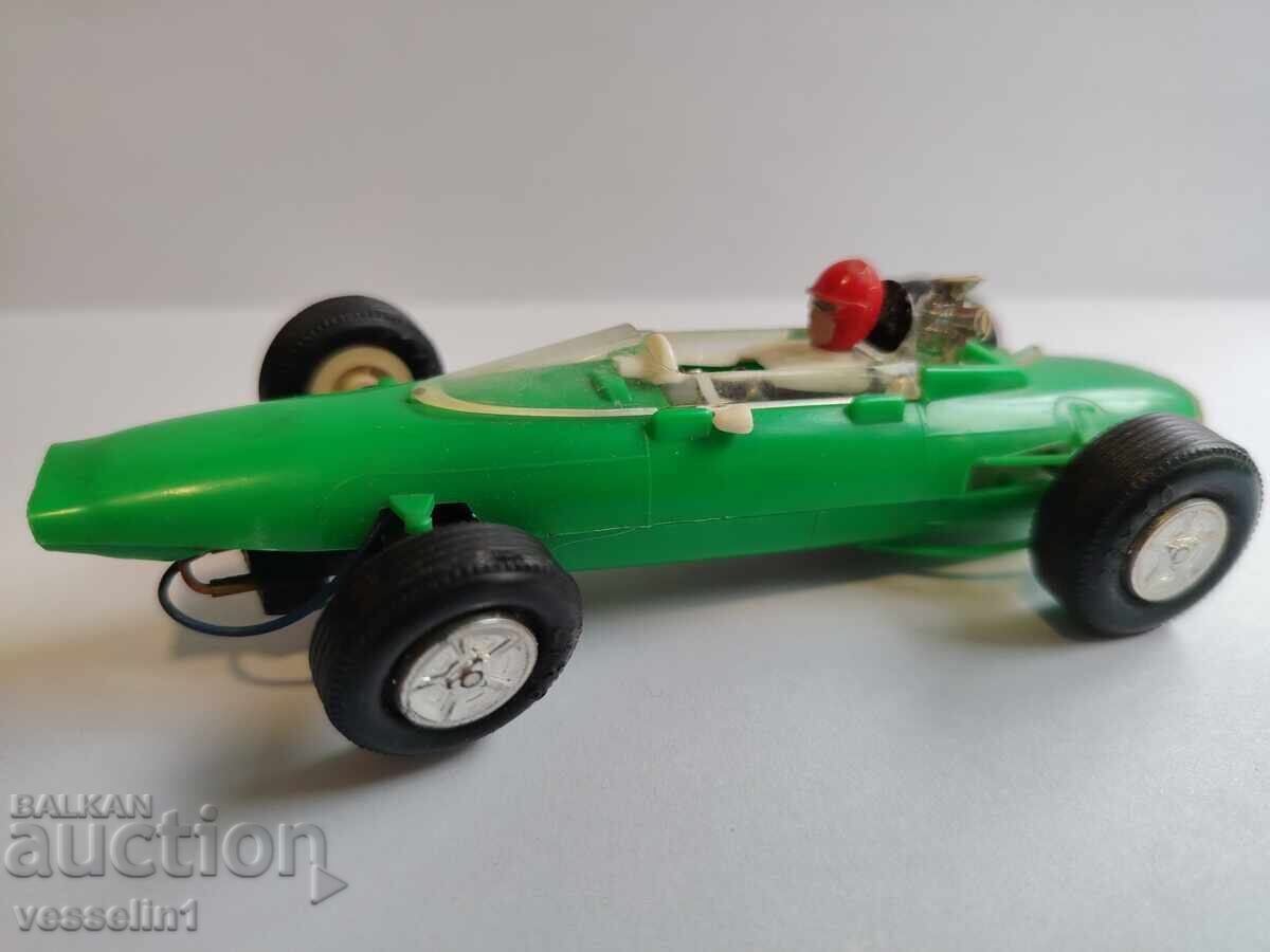 Δύο παλιά αυτοκίνητα 1/32 από πίστα melkus Wartburg F1 αυτοκινητάκι με τιμή 18.00 €