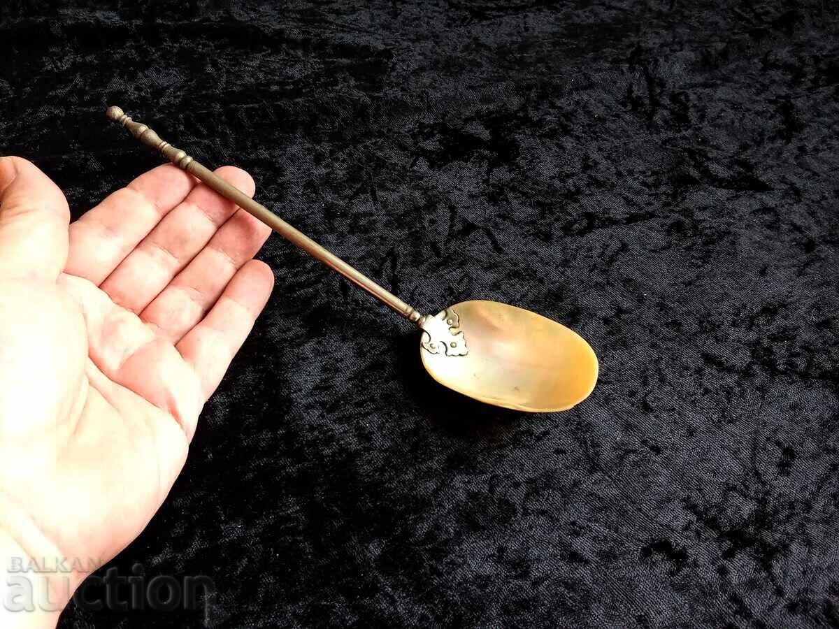 LINGURIȚĂ PENTRU CAVIAR, Secolul XX cu preț € 35.00 | 68.45 BGN