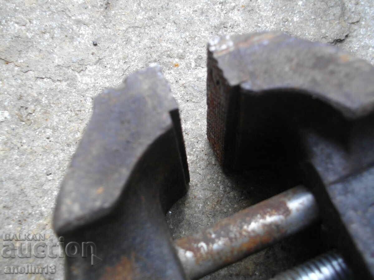 MENGHINĂ VECHE ROTATIVĂ cu preț € 30.00 | 58.67 BGN