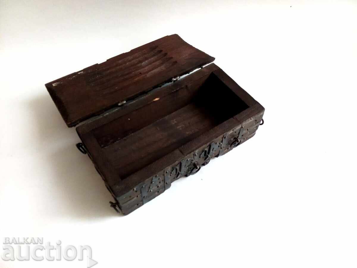 Аукцион Античен мини сандък Burgo 1929 - реплика на сандъка на Ел Си