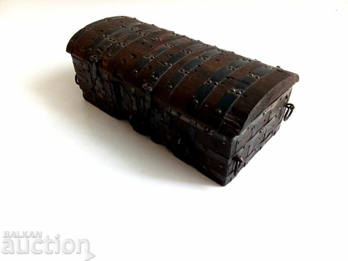 Доставка на Античен мини сандък Burgo 1929 - реплика на сандъка на Ел Си