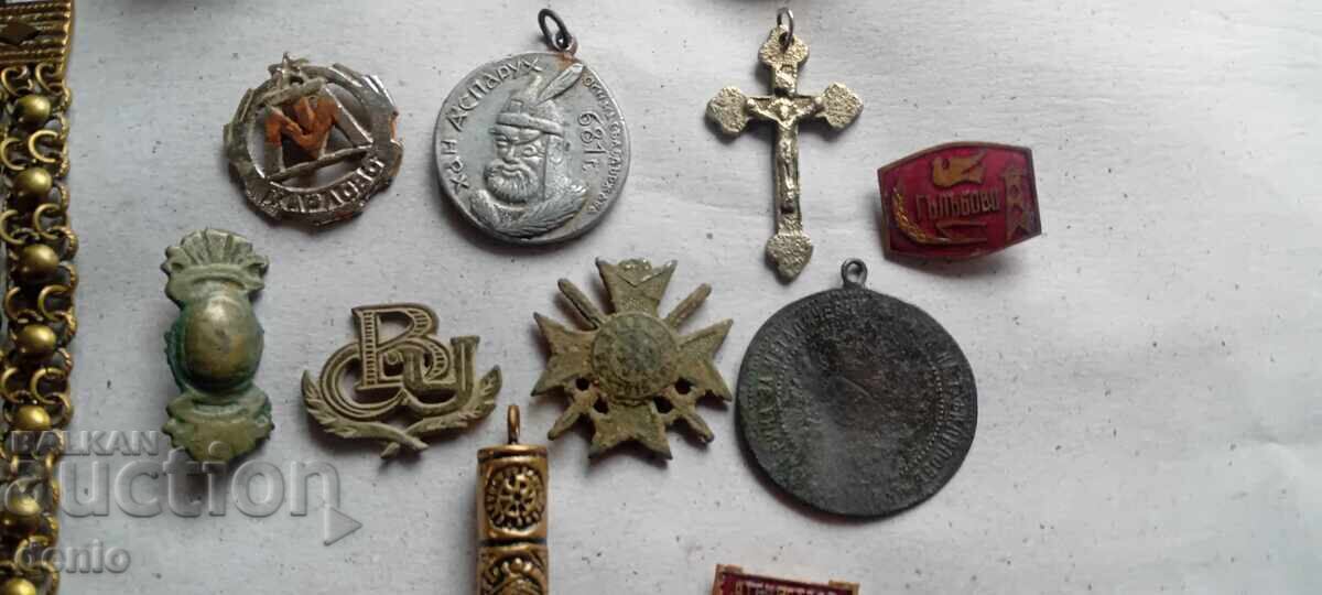 Livrarea Colecție insigne vintage, plachete, ordine, brățări