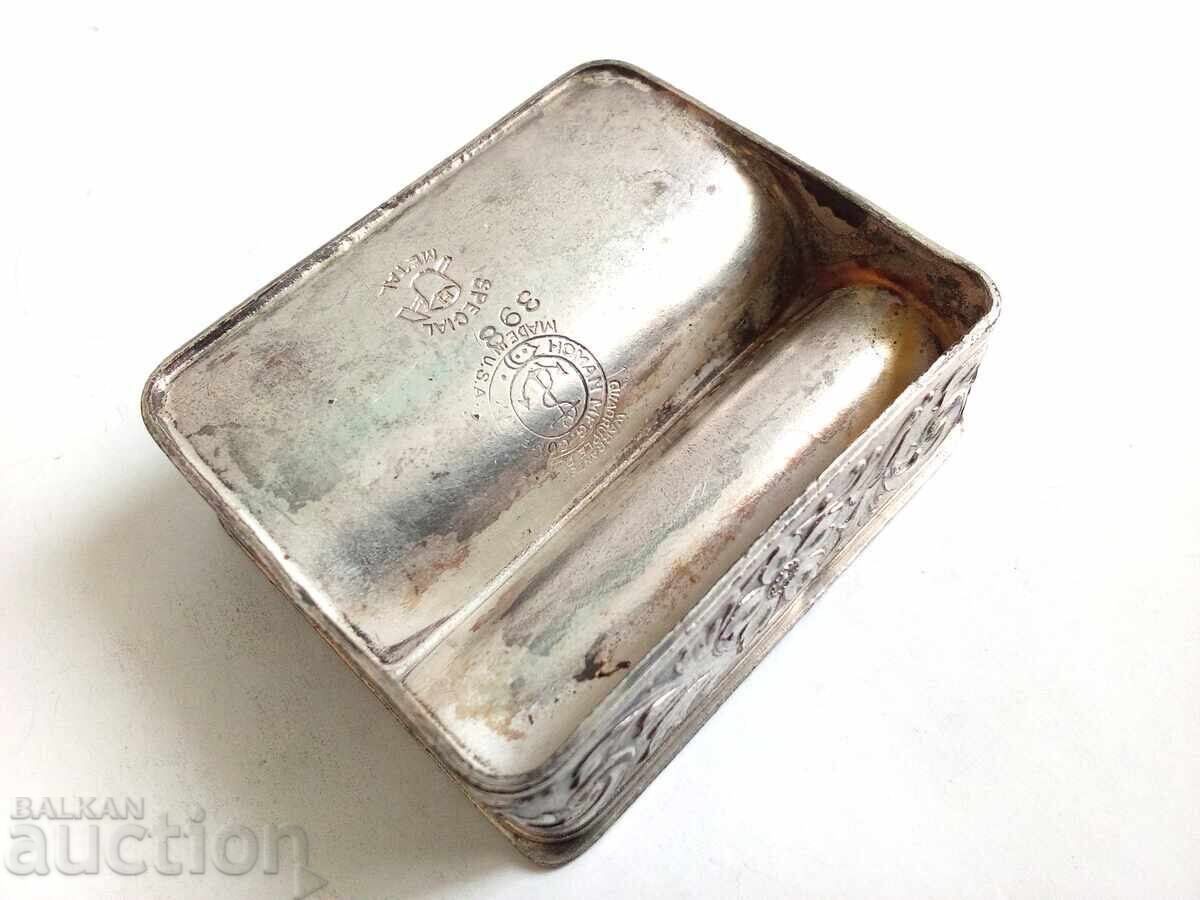 Auction Snuffbox or Trinket Box Auction Snuffbox or Trinket Box
