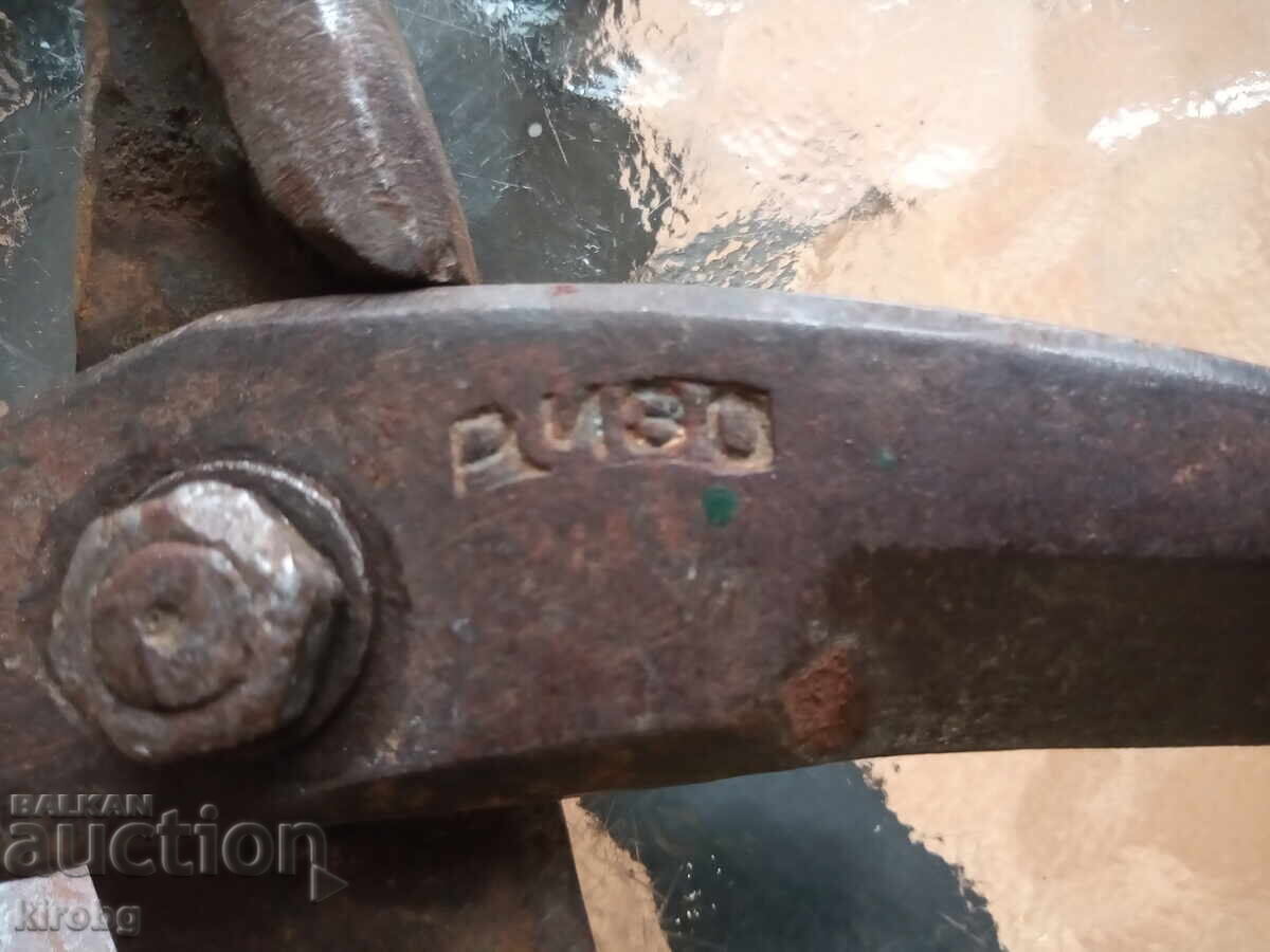 Livrarea FOARFECE VECHI FĂCUTE MANUAL DE CĂTRE FIERARUL RIZO Livrarea FOARFECE VECHI FĂCUTE MANUAL DE CĂTRE FIERARUL RIZO