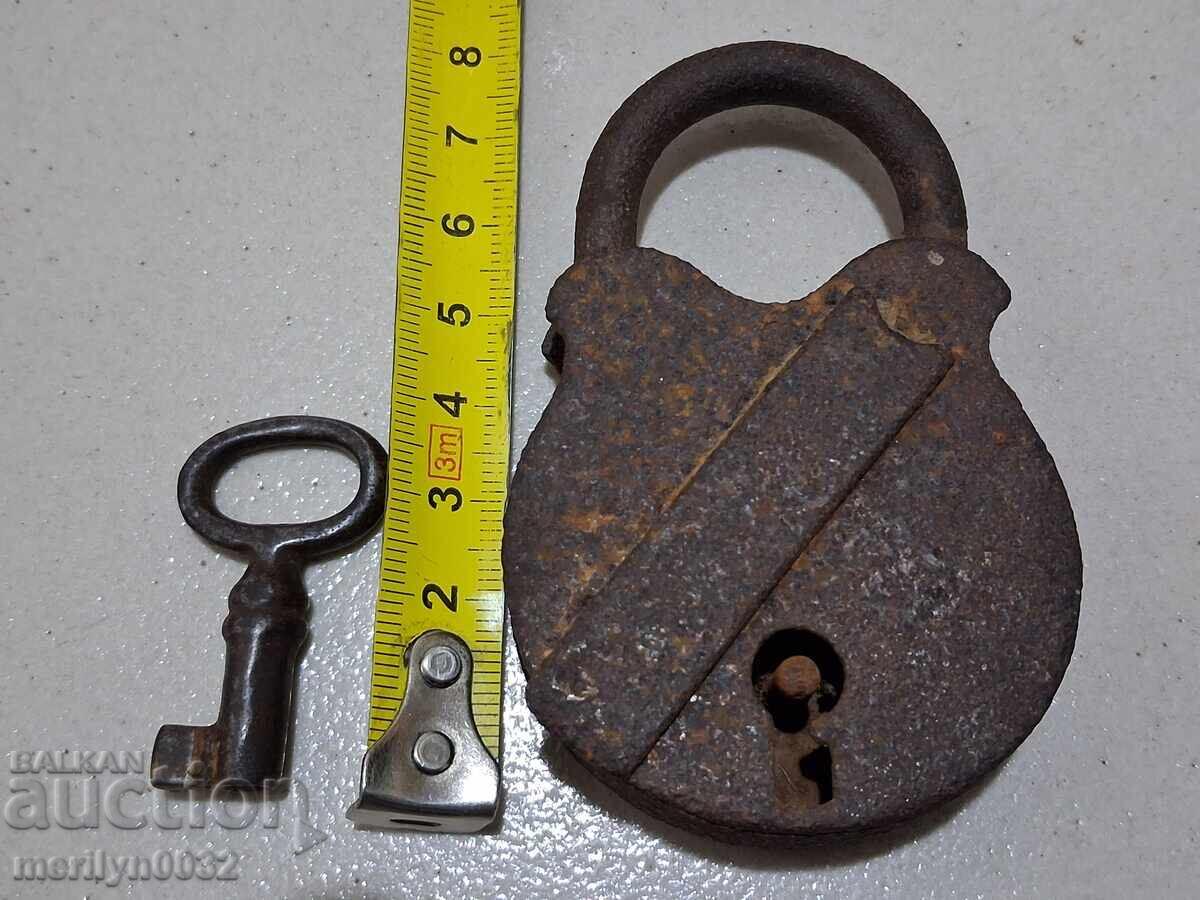 Licitație Lacăt german vechi cu cheie, lacăt, zăvor, valiză