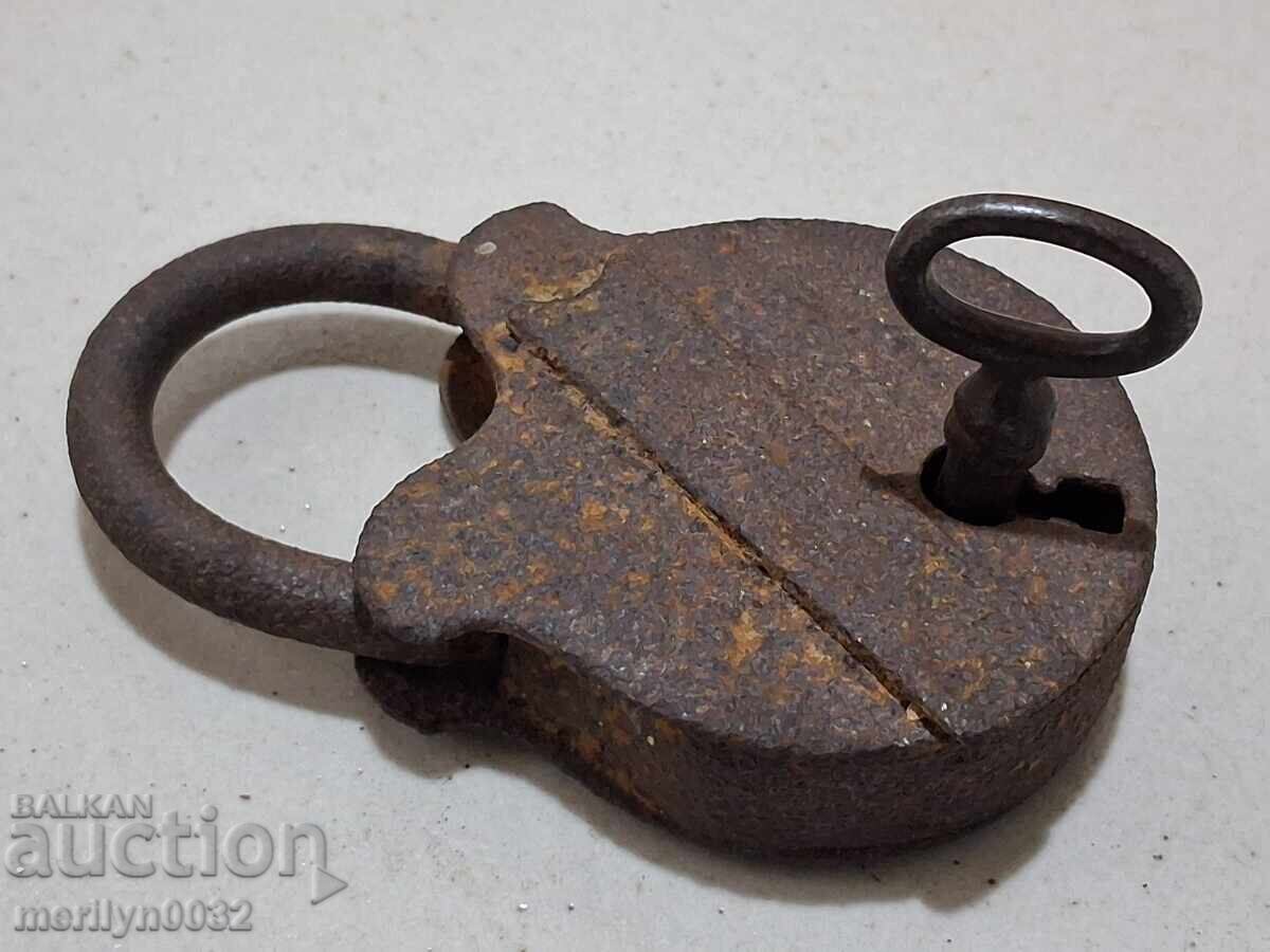 Livrarea Lacăt german vechi cu cheie, lacăt, zăvor, valiză