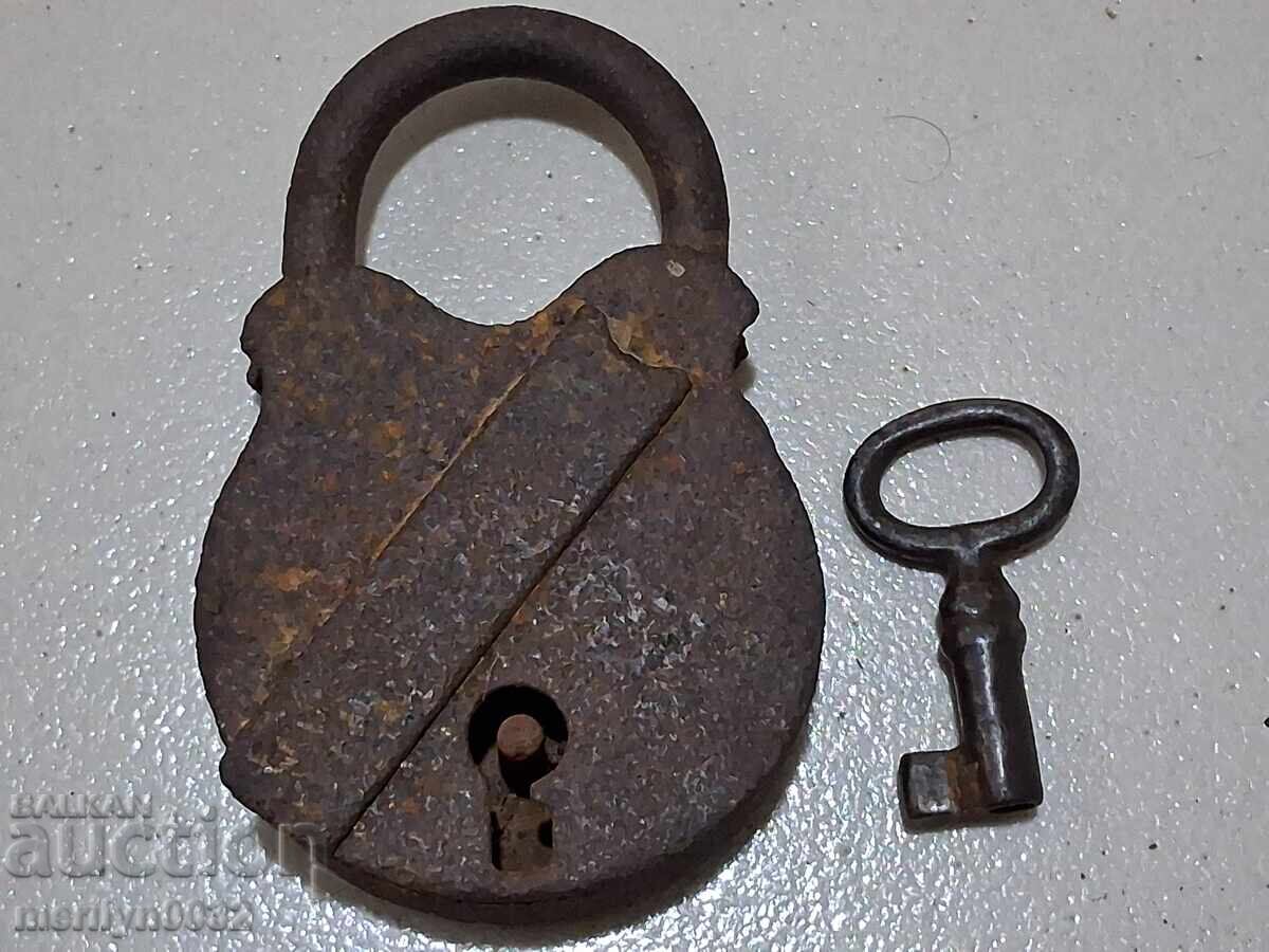 Lacăt german vechi cu cheie, lacăt, zăvor, valiză