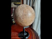 Хартиен глобус от 1961-ва година