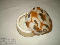 Стара картонена  кутийки от пудра   дизайн с релефни шарки