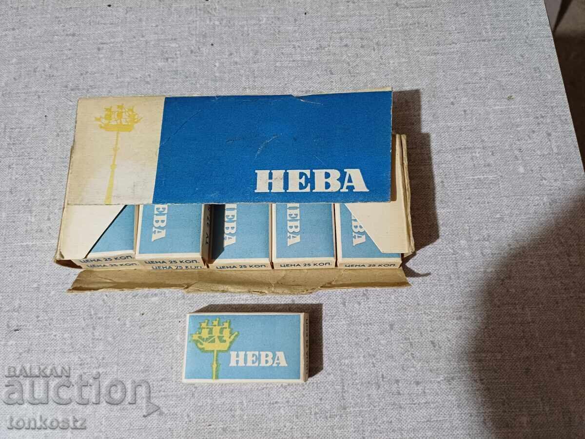 8 бр. Кутийки бръснарски ножчета