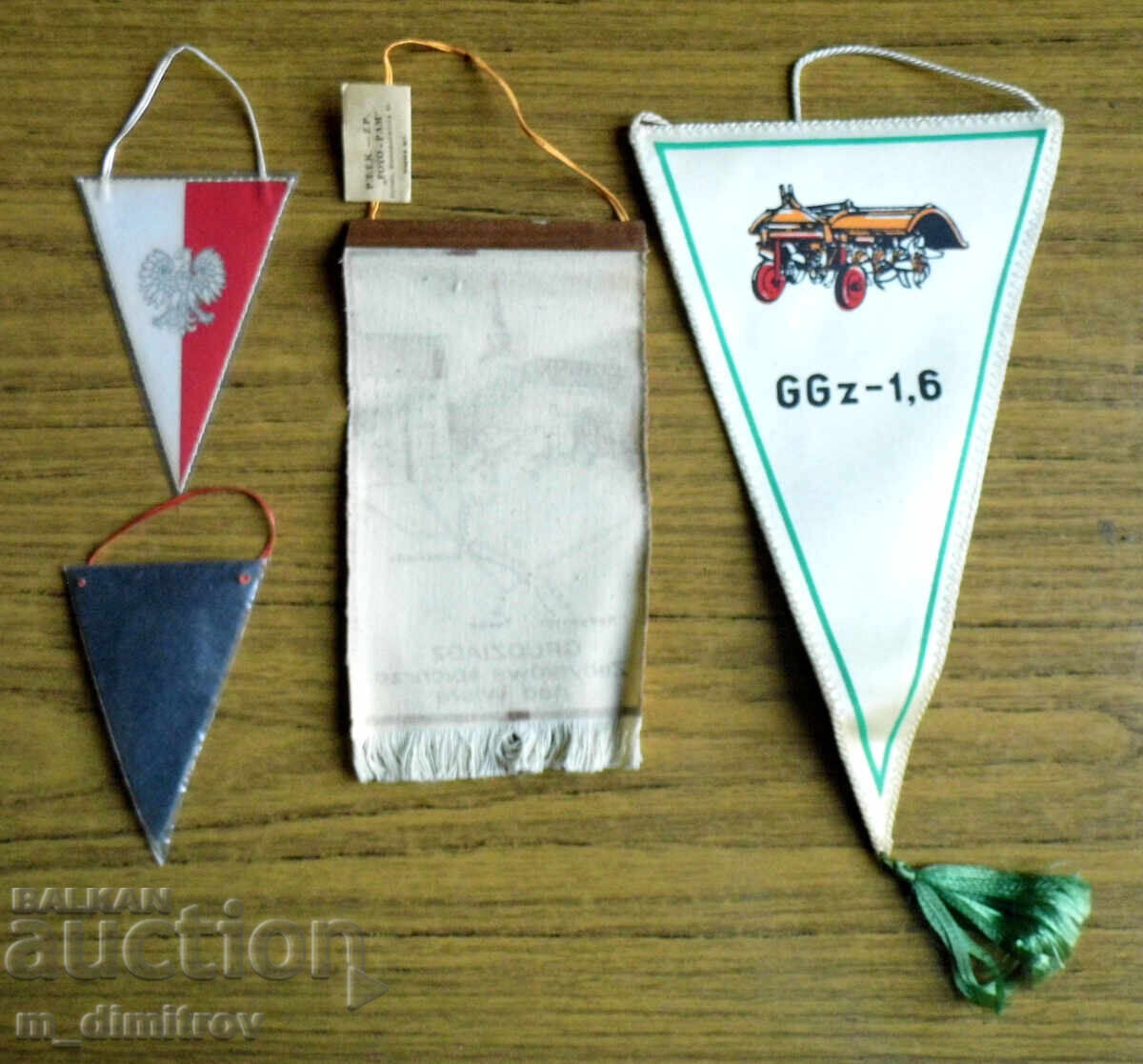 Lot de steaguri vechi și embleme din anii '70/'80 - 6 Lot de steaguri vechi și embleme din anii '70/'80 - 6