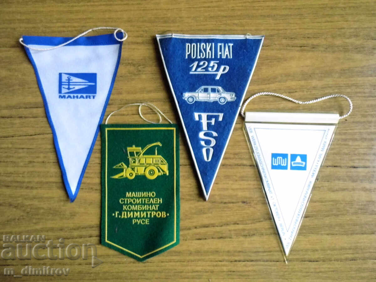 Lot de steaguri vechi și embleme din anii '70/'80 Lot de steaguri vechi și embleme din anii '70/'80