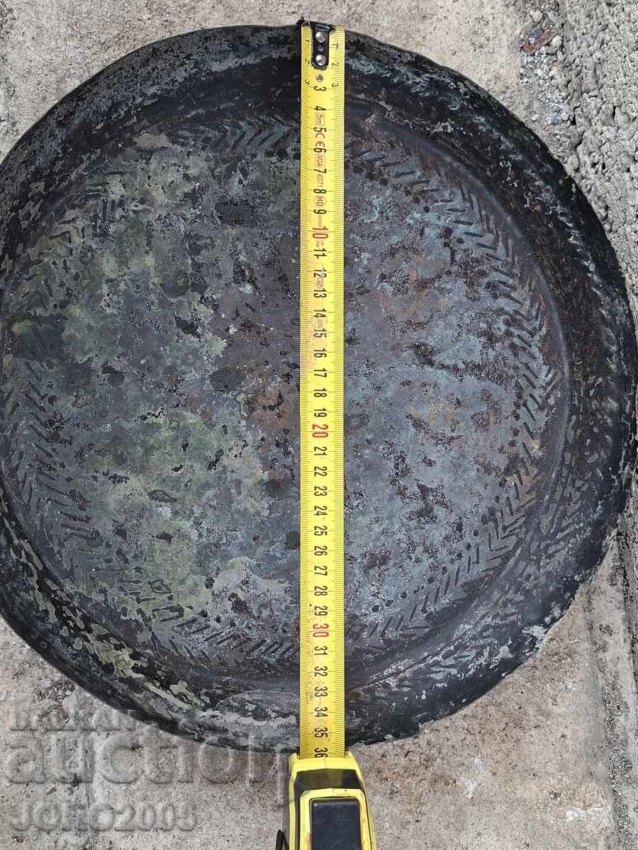 Tavă veche de cupru cu preț € 25.00 | 48.90 BGN Tavă veche de cupru cu preț € 25.00 | 48.90 BGN